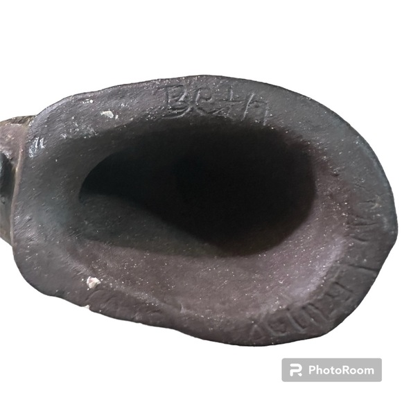 Artisan handcrafted woman with child ceramic statue. - Picture 8 of 8